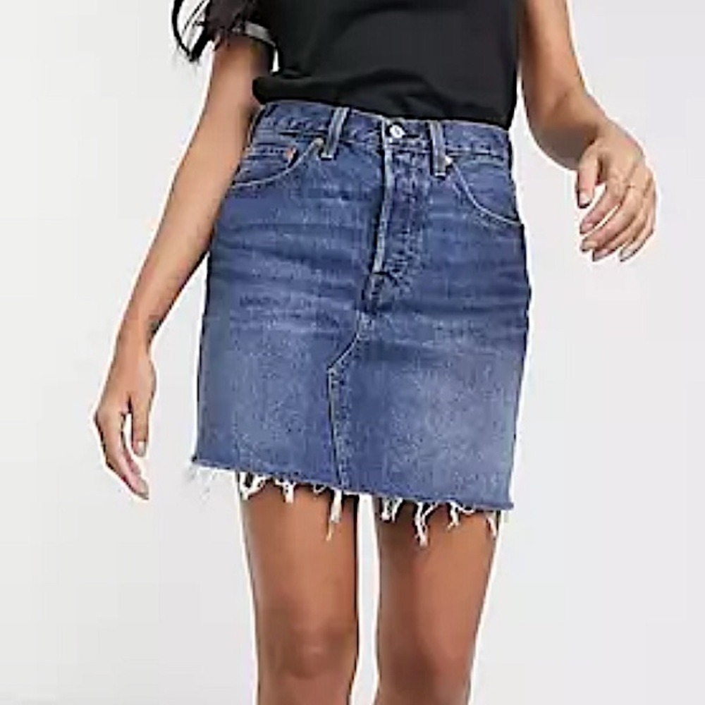 NWOT Levi’s Denim Skirt, 26
